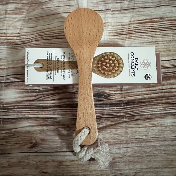 Daily Concepts Daily Facial Dry Brush - Picture 9 of 15